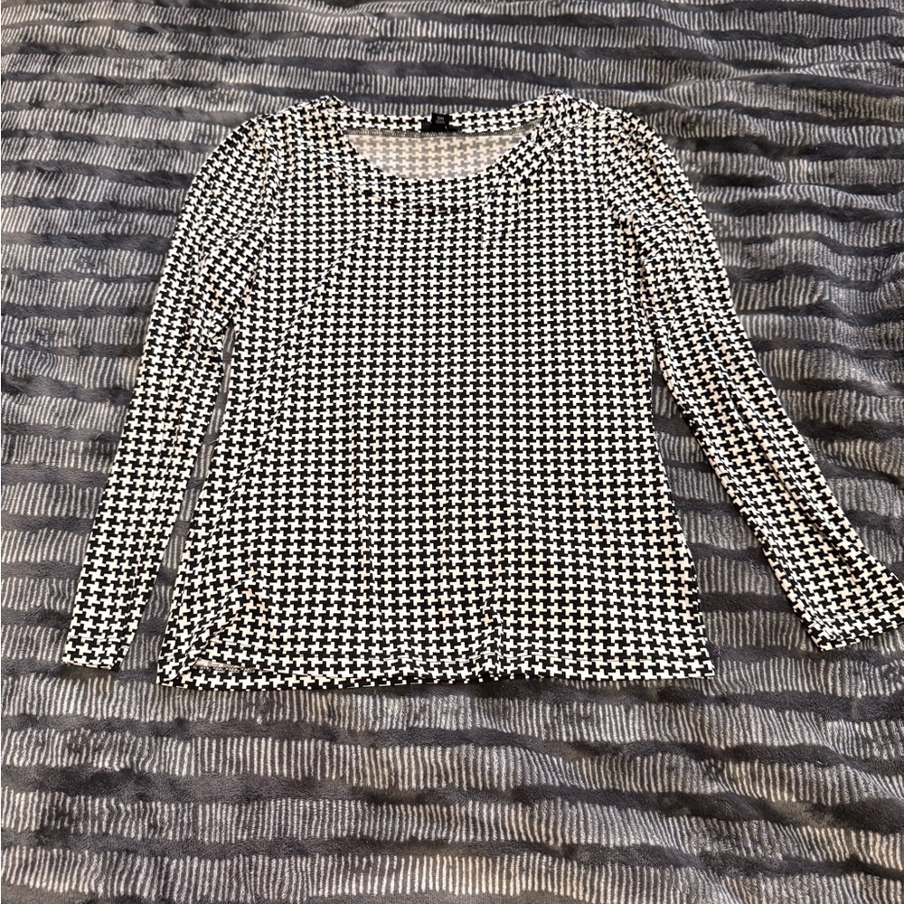 East 5th Black and White Long Sleeve Top